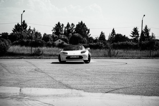 Tesla Roadster - geht auch mal quer