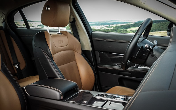 Jaguar XF-R Innenraum / Sitze