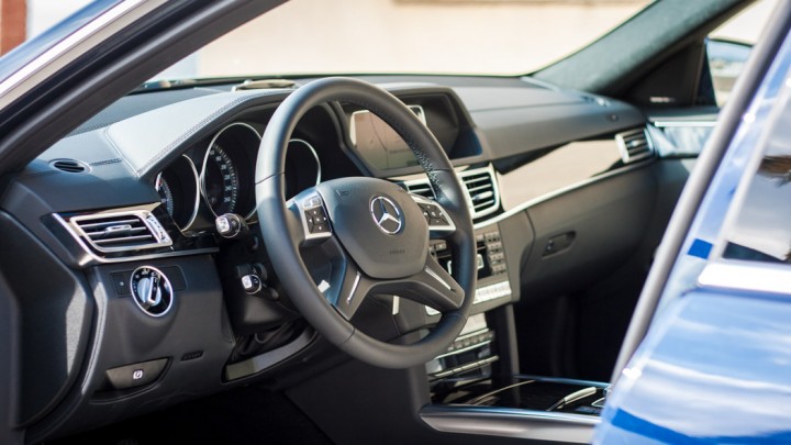Mercedes-Benz E-Klasse E 400 T-Modell Cockpit / Innenraum