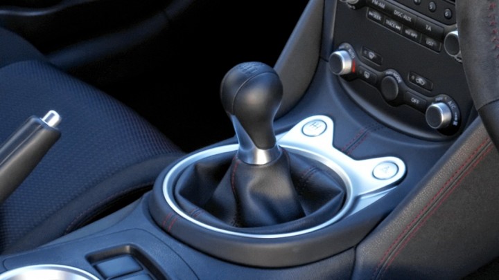 Nissan 370Z Nismo Schaltkulisse mit Synchro Rev Control